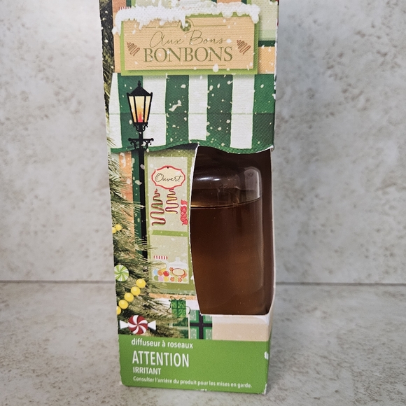 Pier One Ribbon Candy Reed Diffuser Set Home Fragrance 6.7 Fl Oz. - Picture 3 of 13